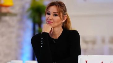 Pınar Altuğ, Takip&ccedil;isinden Y&uuml;kl&uuml; Miktarda Para İsteyen Mesajı Paylaştı