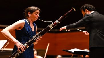 Sophie Dervaux, İzmirli m&uuml;zikseverleri b&uuml;y&uuml;ledi