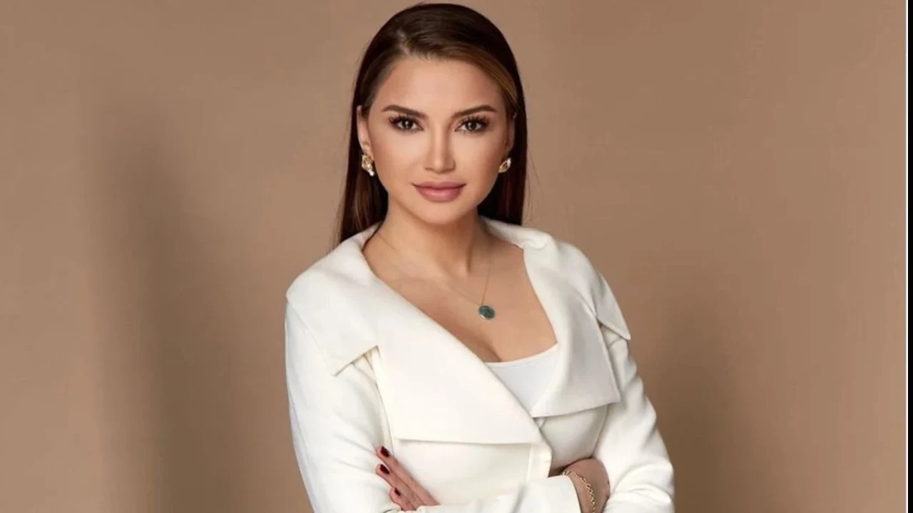 Esra Ezmeci Sosyal Medya