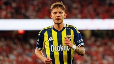 Szymanski Fenerbah&ccedil;e'ye Veda Etti