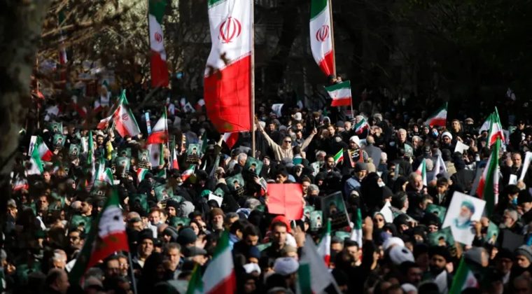 Trump, U&ccedil;ak Gemisini B&ouml;lgeye G&ouml;nderdi: ABD İran'a M&uuml;dahaleye Hazırlanıyor!