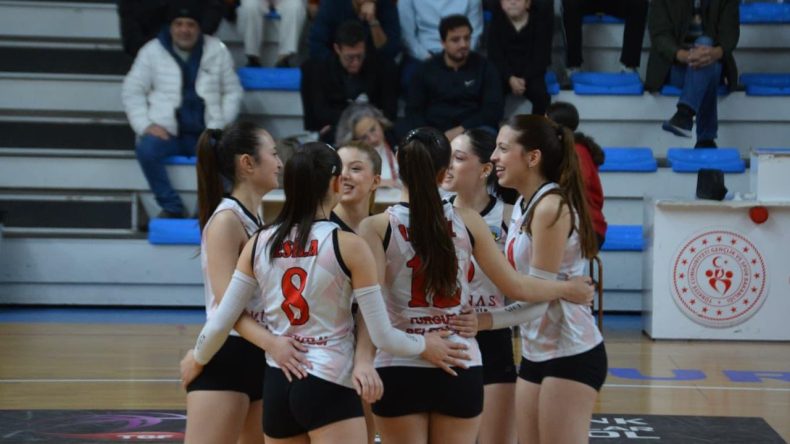 Turgutlu Belediyesi Kadın Voleybol Takımı Sezonu Başarıyla Tamamladı