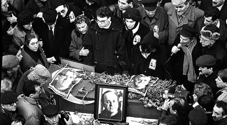 T&uuml;rkiye'de Gazeteci Cinayetleri: Demokrasiye Darbe ve Diyaloglu Saldırılar