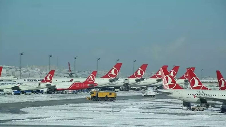Uçuşlara Kar Engeli: 100'ü Aşkın Uçak Seferi İptal Edildi!