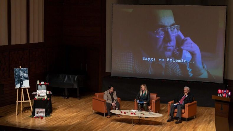 Uğur Mumcu'nun 33. Yılı İzmir'de Anıldı: Cumhuriyet, Mumcu'lar Yaşadıkça Var Olacak