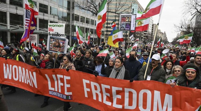 Vuruyor ama yıkamıyor: İran&rsquo;da rejim karşıtı protesto tarihi!