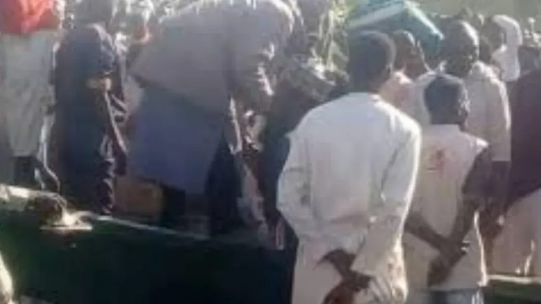 Yolcu Teknesi Alabora Oldu: 25 &Ouml;l&uuml;, 14 Kayıp