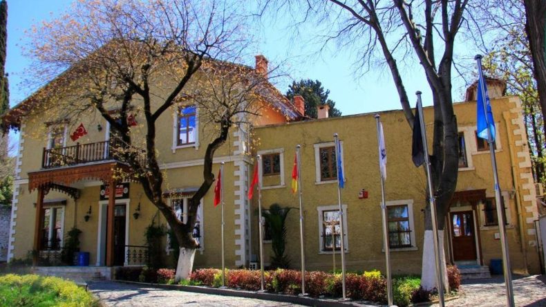 Y&uuml;z yıllık sırlar g&uuml;n ışığına &ccedil;ıkıyor! İzmir&rsquo;de ay-yıldızın k&ouml;kl&uuml; hik&acirc;yesi bu m&uuml;zede: Her eser tarihe yolculuk yaptırıyor