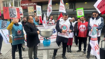 Zam Oranlarına Tepki: Memurlar Kazanda Taş Kaynattı!