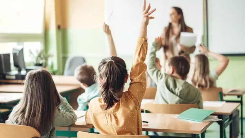 18 Milyon &Ouml;ğrenci İ&ccedil;in Ders Zili &Ccedil;aldı: İkinci D&ouml;nem Bayrak Sevgisi Temasıyla Başladı