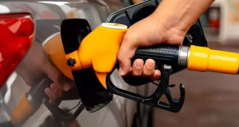 Akaryakıt Fiyatları G&uuml;ncellendi: Benzine Gece Zam Yapıldı!