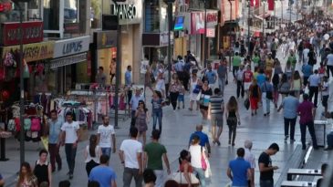 BAYETAV'dan Dikkat &Ccedil;eken Araştırma: İzmirlilerin Y&uuml;zde 55'i Kendini Dindar Olarak Tanımlıyor