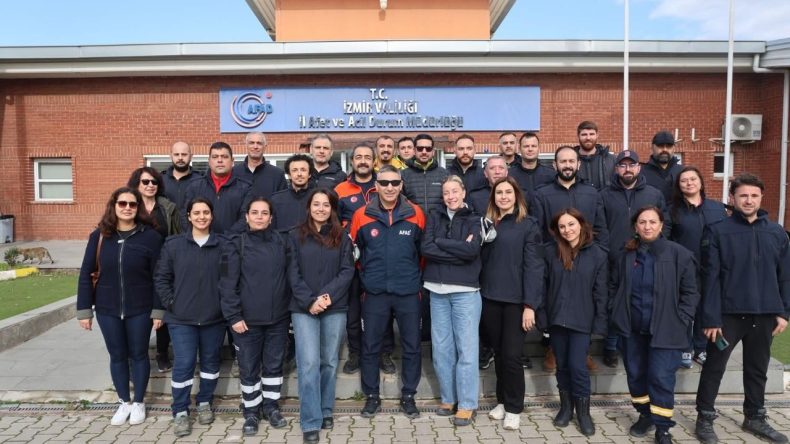 Bayraklı Belediyesi Afetlere Hazırlıkta &Ouml;nc&uuml;: AFAD Eğitimleri Tamamlandı