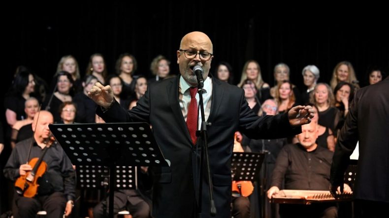 Bornova&rsquo;da 14 Şubat&rsquo;a Nostaljik Kutlama: TSM Konseri B&uuml;y&uuml;k İlgi G&ouml;rd&uuml;!