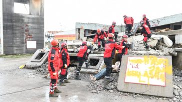 &Ccedil;iğli'de Afetlere Hazırlık: &Ccedil;AK Tatbikatıyla Başarıyı Yakaladı