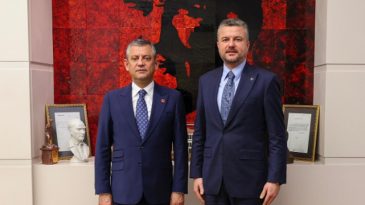 İş&ccedil;iler grevdeyken tatile gitmişti: Phuket Adası d&ouml;n&uuml;ş&uuml; Duman, &Ouml;zel'le g&ouml;r&uuml;şt&uuml;