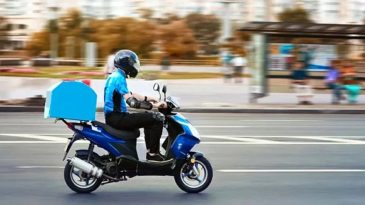 &Ccedil;&ouml;p&ccedil;&uuml;ler Kralı Repliği İzmir'de Motokuryelerin Ger&ccedil;eğini Anlattı