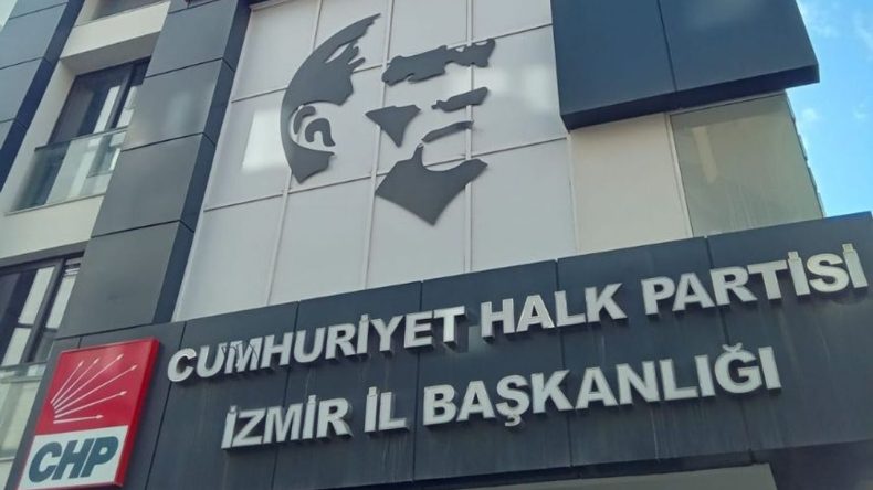 CHP'de İzmir Zirvesi Devam Ediyor: Genel Merkez ve Belediyeler Aynı Masada