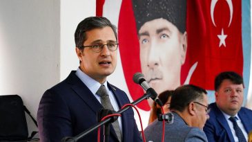 CHP'li Y&uuml;cel, Vatandaşları Dinleyerek İktidarı Eleştirdi: Ekonomi Herkes İ&ccedil;in Kırmızı Alarmda