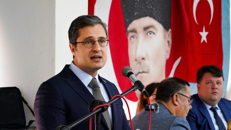 CHP'li Y&uuml;cel, Vatandaşları Dinleyerek İktidarı Eleştirdi: Ekonomi Herkes İ&ccedil;in Kırmızı Alarmda