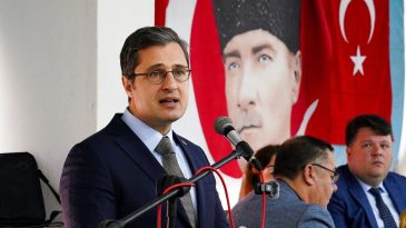 Deniz Y&uuml;cel Tire'de Esnaf ve &Uuml;reticilerle Buluştu: Dayanışma ve Ortak Akılla &Ccedil;alışmayı S&uuml;rd&uuml;receğiz