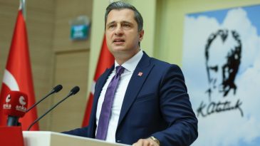 Deniz Y&uuml;cel'den simge binaların Vakıflar'a devrine sert tepki: Bunların İzmirlilerle sorunları var!