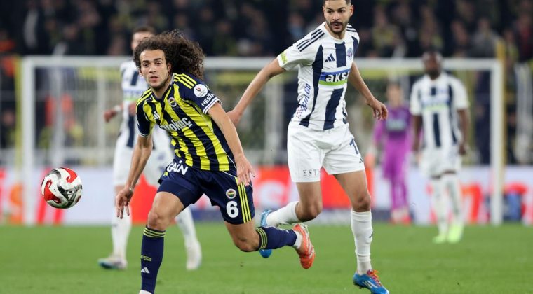 Fenerbah&ccedil;e Zirve Hesaplarını S&uuml;rd&uuml;r&uuml;yor: Kasımpaşa ile Berabere