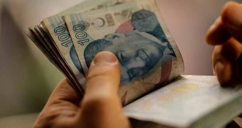 Ge&ccedil;im Krizi Derinleşiyor: Memur Yoksulluk Sınırı 100 Bin TL'yi Aştı