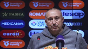 G&ouml;ztepe'nin G&uuml;ndemi Ey&uuml;pspor: Stoilov'dan Taraftara &Ccedil;ağrı!