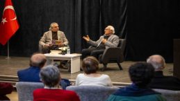 Hidayet Karakuş Bornova&rsquo;da Y&uuml;rekleri Aydınlattı