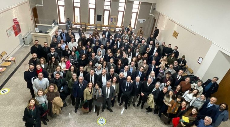 İzmir Barosu Davasında 22 Sanığa Beraat Kararı: Baro Başkanı Yılmaz, Biat Etmedikleri İ&ccedil;in Yargılandıklarını A&ccedil;ıkladı!