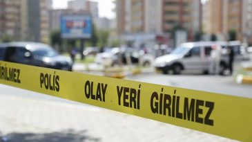 İzmir B&uuml;y&uuml;kşehir Belediyesi Koordinat&ouml;r&uuml;ne Bı&ccedil;aklı Saldırı: Hastaneye Kaldırıldı