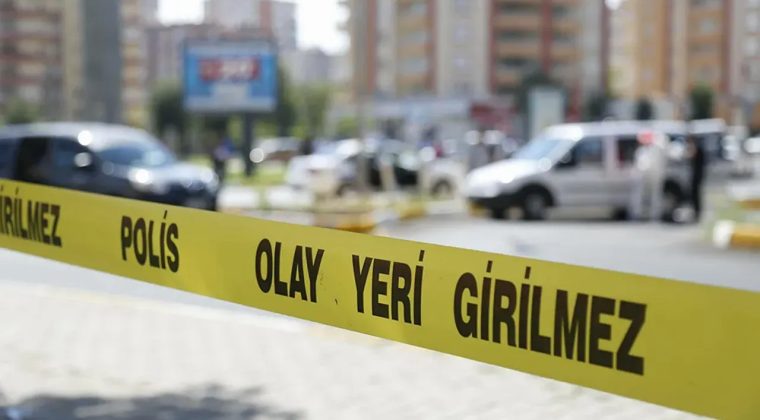 İzmir B&uuml;y&uuml;kşehir Belediyesi Koordinat&ouml;r&uuml;ne Bı&ccedil;aklı Saldırı: Hastaneye Kaldırıldı