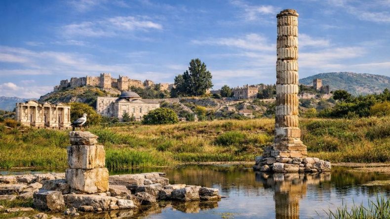 İzmir'in K&uuml;lt&uuml;rel Mirası: D&uuml;nyanın Yedi Harikasından Biri Hakkında Bilmeniz Gerekenler