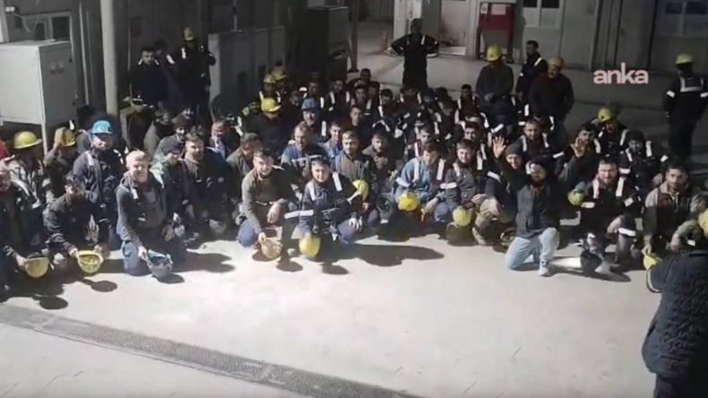 İzmir'de Madenciler Eyleme Gitti: &Uuml;retim Durduruldu