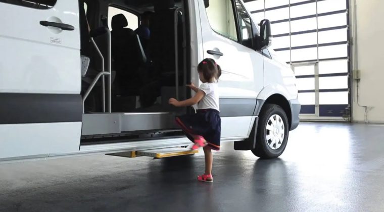 İzmir'de &Ouml;ğrenci Servis &Uuml;cretlerine Zam Yapıldı