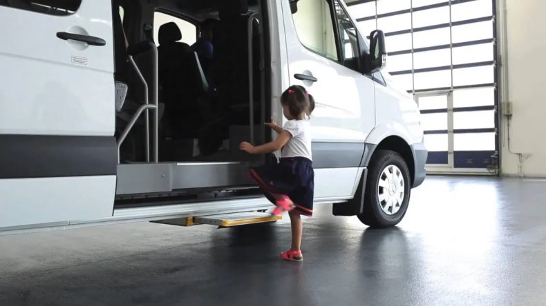 İzmir'de &Ouml;ğrenci Servis &Uuml;cretlerine Zam Yapıldı