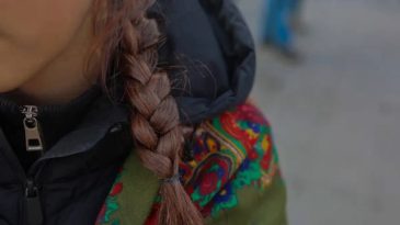 İzmir'de Sa&ccedil; &Ouml;rme Videosuyla Tutuklanan &Ccedil;ocuğa &Ccedil;ıplak Arama ve Şiddet Uygulandı!