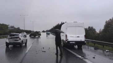 İzmir'de Zincirleme Kaza: Trafik Kilitlendi