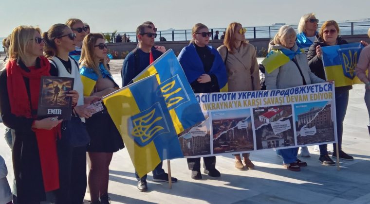 İzmir'deki Ukrayna Topluluğundan Barış Mesajı: Ukrayna Dayanacak!