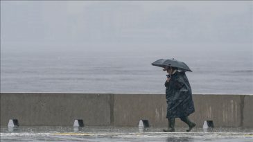 İzmirlilere Uyarı: G&ouml;k G&uuml;r&uuml;lt&uuml;l&uuml; Yağmur ve Şiddetli Yağış Geliyor!