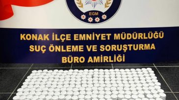 İzmir&rsquo;de B&uuml;y&uuml;k Narkotik Operasyonu: Yarım Milyon Hap Ele Ge&ccedil;irildi