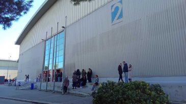 İzmir&rsquo;de &ccedil;atıdan d&uuml;şen iş&ccedil;i hayatını kaybetti&hellip; TKP&rsquo;den tepki: İhmali bulunan herkes hesap vermek zorunda!