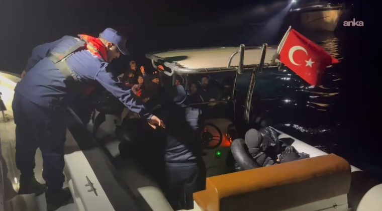 İzmir&rsquo;de Dram: 28 G&ouml;&ccedil;men ve 11 &Ccedil;ocuk Kurtarıldı