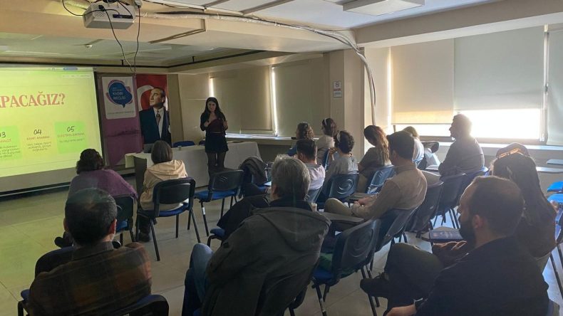 KABUK'tan İzBB personeline eğitim: Eleştirel medya okuryazarlığı ve dijital şiddet masaya yatırıldı