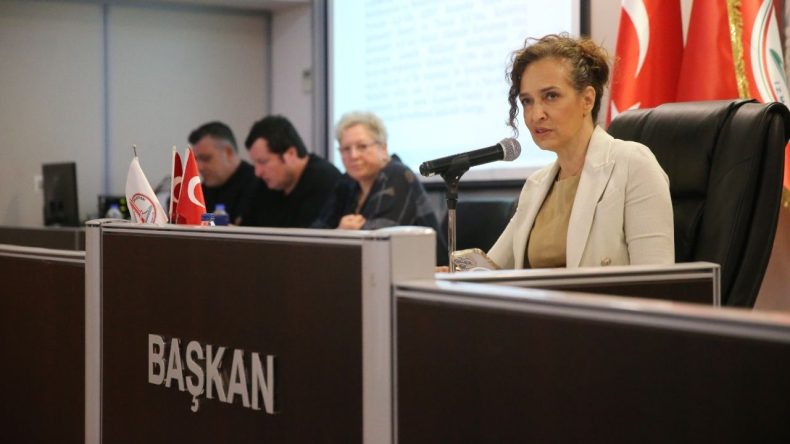 Karşıyaka Başkanı &Uuml;nsal'dan AKP'ye Ge&ccedil;ilmesi Hakkında A&ccedil;ıklama: M&uuml;cadelemi CHP'de Devam Ettireceğim