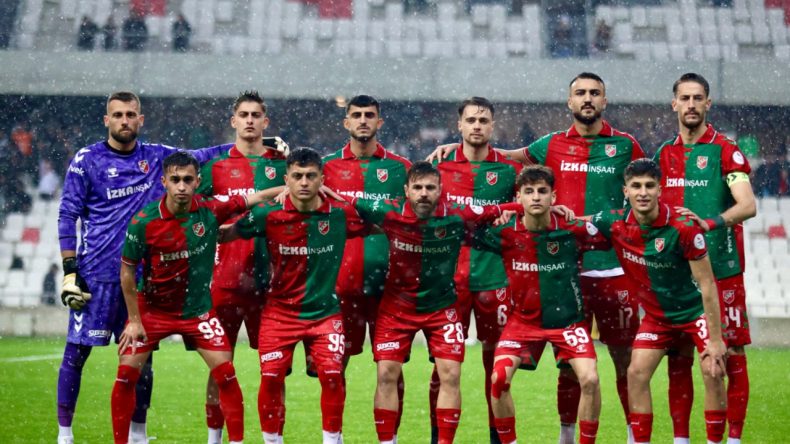 Karşıyaka, İzmir &Ccedil;oruhlu'yu 3-1 Yenerek Zafere İmza Attı!