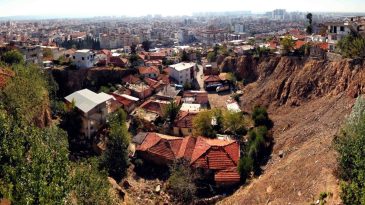 Karşıyaka&rsquo;da 13 Yıllık Sorun &Ccedil;&ouml;z&uuml;l&uuml;yor: Taş Ocağına İmar Planı!