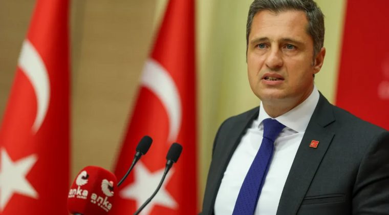 Kartal'dan &Ccedil;arpıcı Mesajlar: İzmir'de Siyasi Boşluk Var, Deniz Y&uuml;cel Saha &Ccedil;alışmalarında Daha Aktif Olmalı