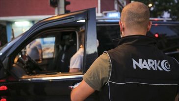 Konak&rsquo;ta Narko Alan Operasyonu: 104 Bin Sentetik Madde Ele Ge&ccedil;irildi